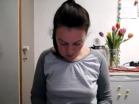 LoveNBloom online show from January 11, 2025, 6:44 pm