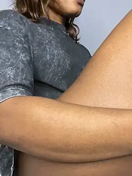  yisela  online show from October 17, 2025, 2:15 am