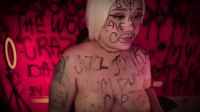 Snapshot of Laura_takint chatting on February 12, 2025, 7:02 pm Laura takint online show from February 12, 2025, 7:02 pm