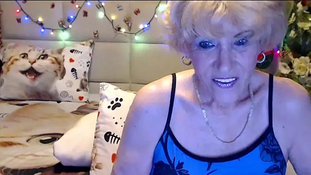 HappyWomanOn online show from December 15, 2025, 10:52 am