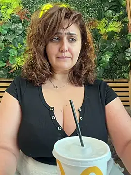 Snapshot of AnneKane chatting on May 13, 2026, 10:23 am AnneKane online show from May 13, 2026, 10:23 am