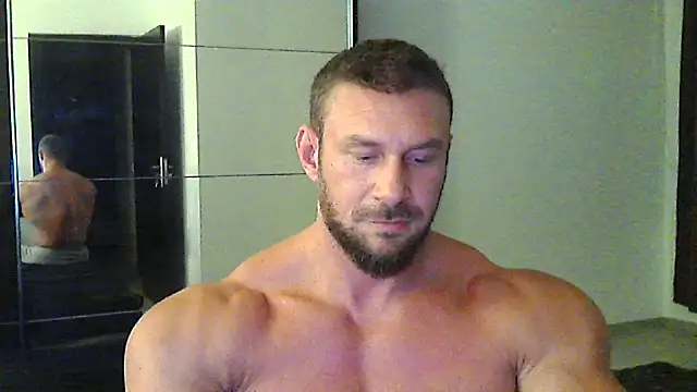 muscularkevin online show from September 14, 2025, 6:18 pm