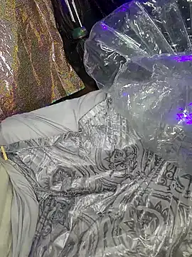 Hotredheadandtoungelasher online show from December 31, 2024, 2:03 pm