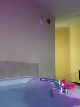 Hotredheadandtoungelasher online show from October 21, 2025, 10:38 am