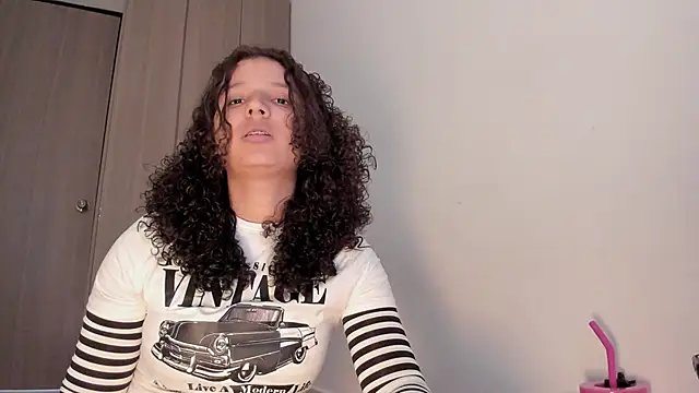 Cositarica  online show from October 4, 2025, 2:37 pm