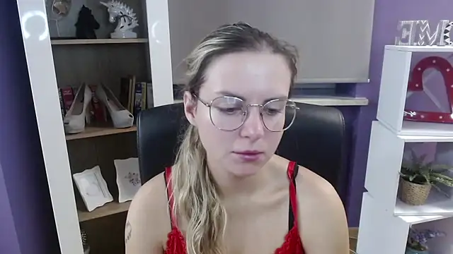 Zoey Erotic online show from September 17, 2025, 4:25 am