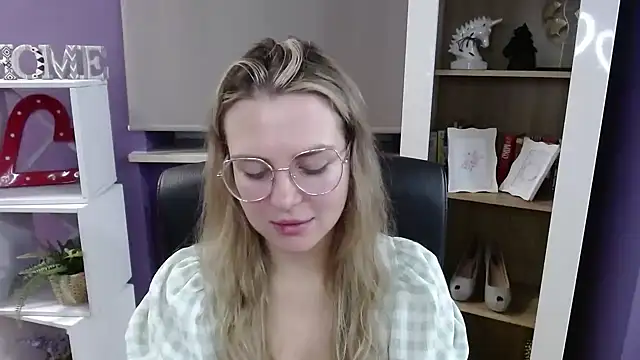 Zoey Erotic online show from November 12, 2025, 5:30 am