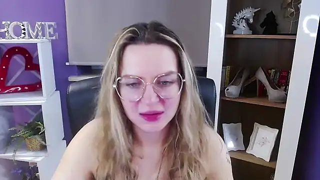 Zoey Erotic online show from January 14, 2026, 5:35 am