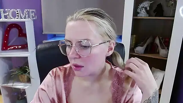 Zoey Erotic online show from February 3, 2026, 6:40 am