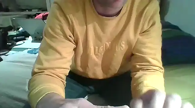 Snapshot of MmaxX004 chatting on March 5, 2025, 3:51 am MmaxX004 online show from March 5, 2025, 3:51 am