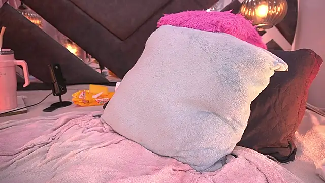 violeta aroca online show from February 22, 2025, 6:17 am