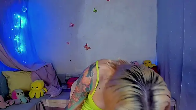 LickLizzy online show from November 24, 2025, 9:47 pm