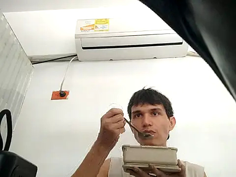 Snapshot of PrivCamZone chatting on October 4, 2025, 7:01 pm PrivCamZone online show from October 4, 2025, 7:01 pm