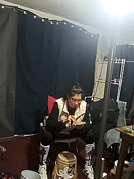 LaInsaciableIntensa online show from November 6, 2025, 12:44 am