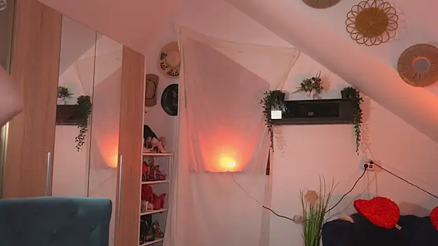 Amaliamour online show from November 15, 2025, 4:10 am