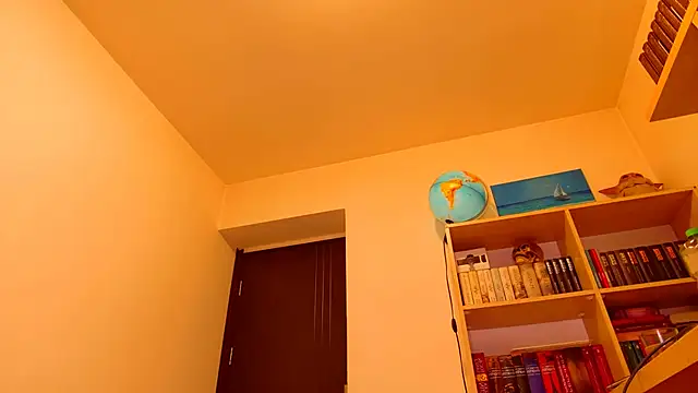 purpleariellx online show from April 18, 2026, 9:59 pm