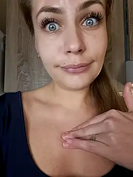 Snapshot of Keli_Jessi chatting on January 21, 2025, 5:09 pm Keli Jessi online show from January 21, 2025, 5:09 pm