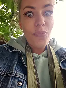 Snapshot of Keli_Jessi chatting on September 25, 2025, 12:31 pm Keli Jessi online show from September 25, 2025, 12:31 pm