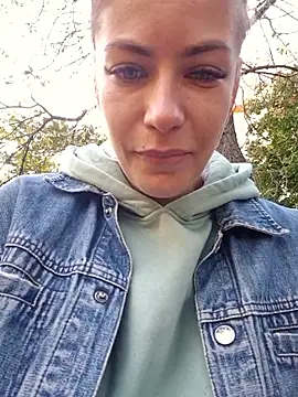 Snapshot of Keli_Jessi chatting on September 26, 2025, 1:15 pm Keli Jessi online show from September 26, 2025, 1:15 pm