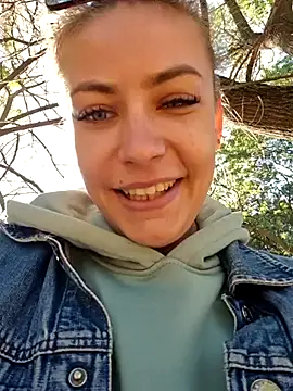 Snapshot of Keli_Jessi chatting on September 28, 2025, 12:43 pm Keli Jessi online show from September 28, 2025, 12:43 pm