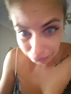 Snapshot of Keli_Jessi chatting on October 14, 2025, 6:20 pm Keli Jessi online show from October 14, 2025, 6:20 pm