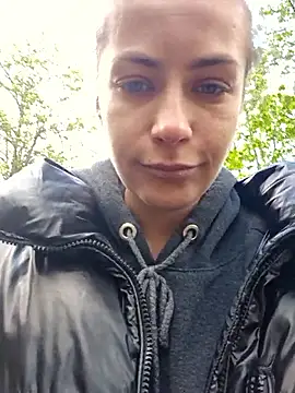 Keli Jessi online show from April 21, 2026, 1:06 pm