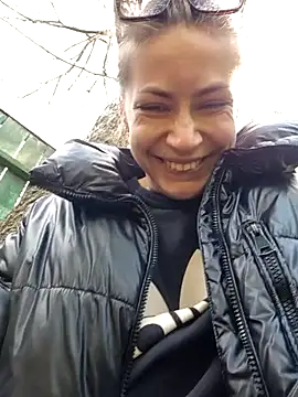 Keli Jessi online show from April 28, 2026, 1:05 pm