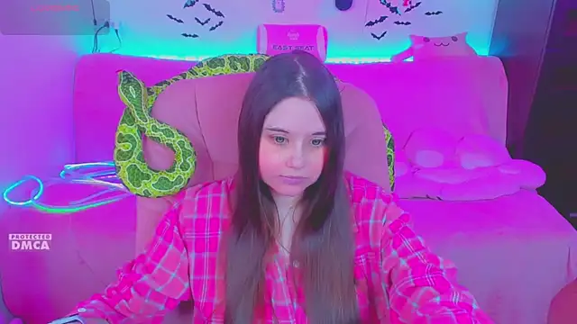 Lolisuccub online show from June 4, 2026, 1:39 pm
