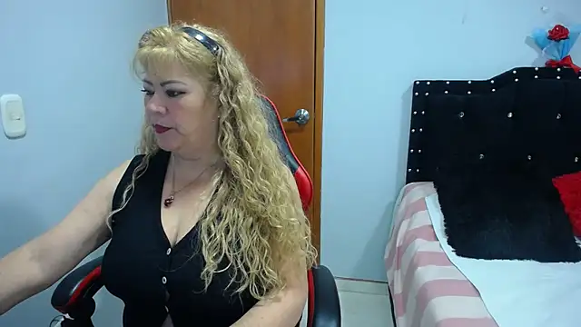 Ursulawhite69 online show from February 27, 2026, 12:21 am