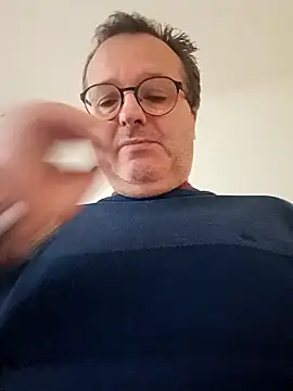 Snapshot of mike9473 chatting on September 26, 2025, 8:18 am mike9473 online show from September 26, 2025, 8:18 am