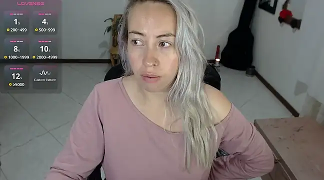 charlottezoe15 online show from December 7, 2024, 9:28 am