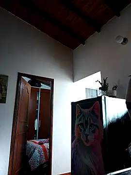 LunaZambrano online show from December 20, 2025, 1:07 pm