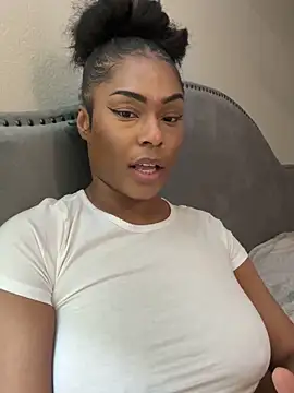 CandyLuxxxx online show from March 6, 2025, 1:37 am