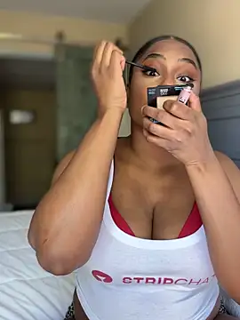 Snapshot of CandyLuxxxx chatting on June 18, 2026, 5:06 pm CandyLuxxxx online show from June 18, 2026, 5:06 pm