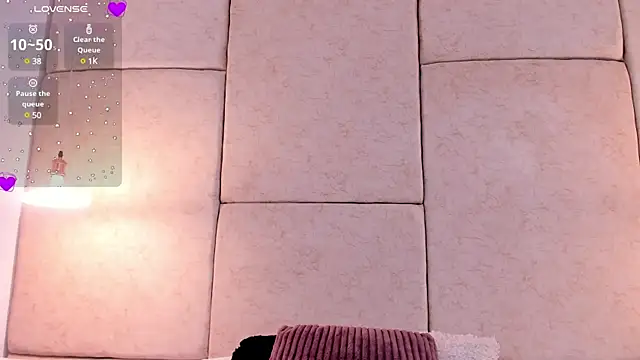 aisha vs online show from February 25, 2025, 12:03 pm