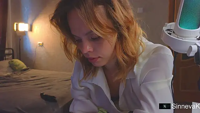 sinteas online show from September 11, 2025, 9:42 am