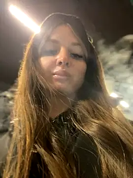 KrisMagnoly online show from October 15, 2025, 4:40 pm