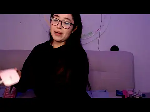 YummymeowW online show from January 13, 2026, 4:01 pm