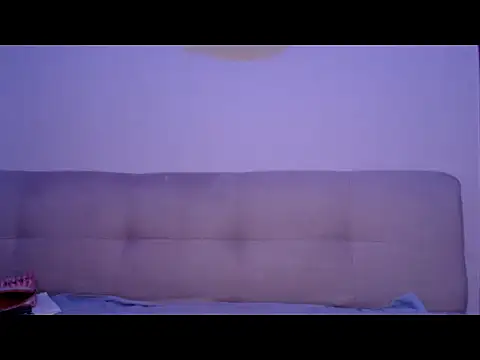 YummymeowW online show from April 1, 2026, 4:04 pm
