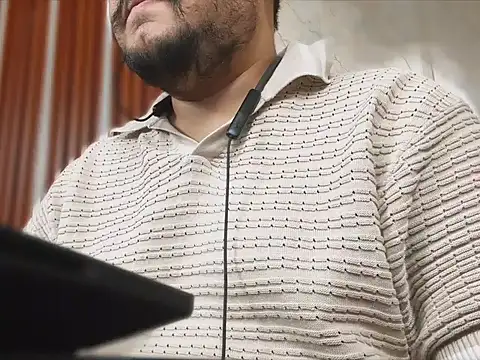 Snapshot of A4h_odin1 chatting on October 15, 2025, 8:14 am A4h odin1 online show from October 15, 2025, 8:14 am