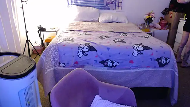 latinpetit online show from November 13, 2025, 2:43 am