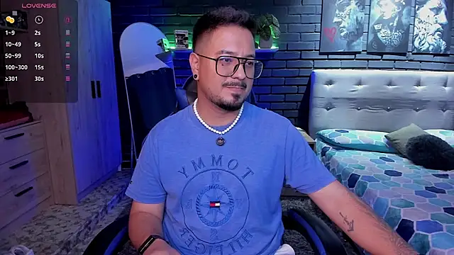 DaviidEvans  online show from April 9, 2026, 7:03 am