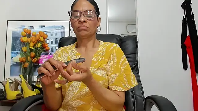 Snapshot of Aries_Mature chatting on December 2, 2025, 4:24 pm Aries Mature online show from December 2, 2025, 4:24 pm