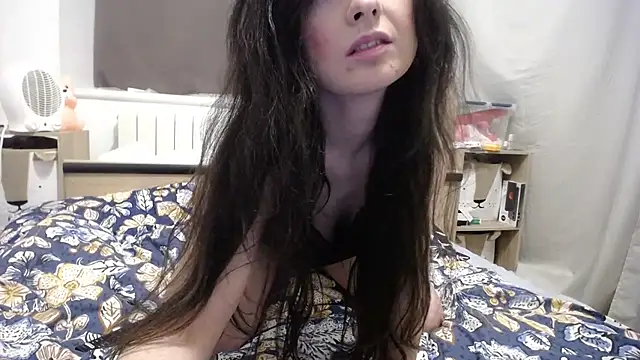 desirmiss1 online show from February 24, 2025, 9:43 am