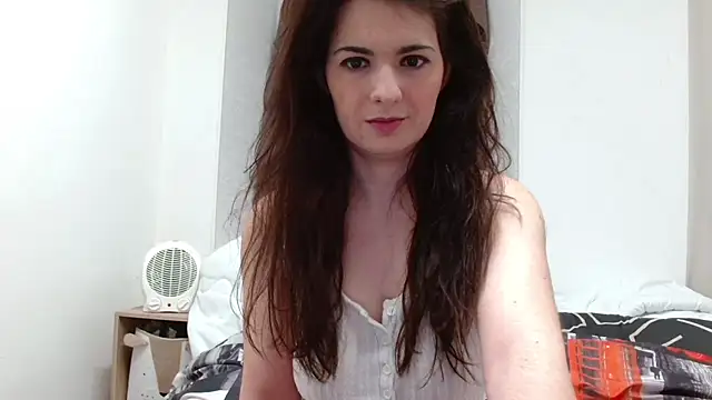 desirmiss1 online show from November 12, 2025, 8:04 am