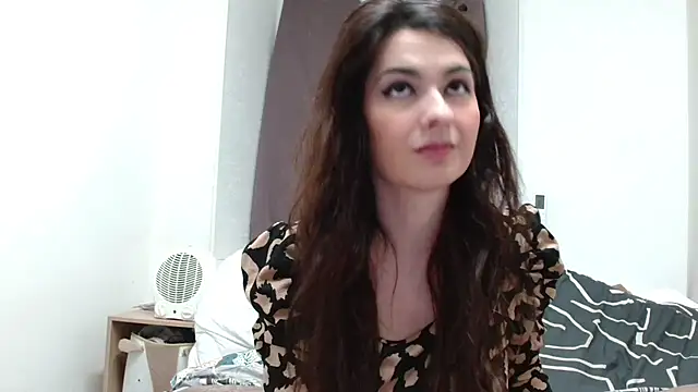 desirmiss1 online show from December 18, 2025, 7:47 am