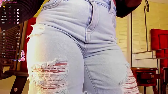 Snapshot of Tayra_Siny chatting on October 10, 2025, 4:55 am Tayra Siny online show from October 10, 2025, 4:55 am