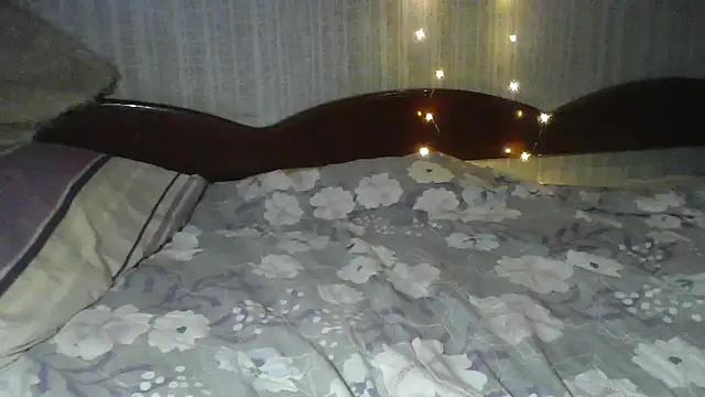 Snapshot of Alma_Evelynne chatting on April 25, 2026, 10:18 pm Alma Evelynne online show from April 25, 2026, 10:18 pm