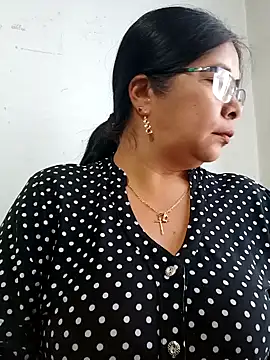   valentina18 online show from January 23, 2025, 1:13 pm