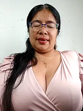   valentina18 online show from February 23, 2025, 1:21 pm
